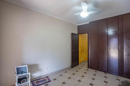 Casa à venda com 250m², 4 quartos e 2 vagas Casa à venda com 250m², 4 quartos e 2 vagasQuarto 2 ou sala