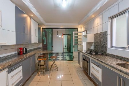 Casa à venda com 250m², 4 quartos e 2 vagas Casa à venda com 250m², 4 quartos e 2 vagasCozinha
