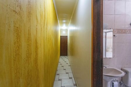 Casa à venda com 250m², 4 quartos e 2 vagas Casa à venda com 250m², 4 quartos e 2 vagasCorredor