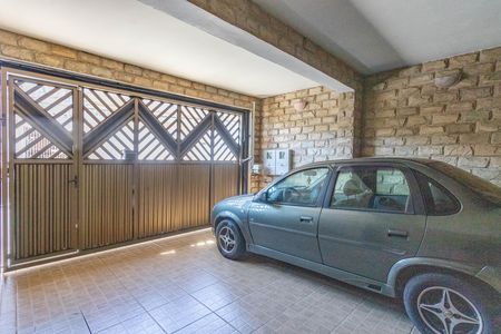 Garagem  de casa à venda com 4 quartos, 250m² em Vila Nogueira, Diadema