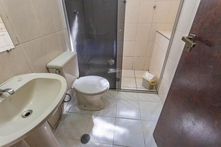 Casa à venda com 250m², 4 quartos e 2 vagas Casa à venda com 250m², 4 quartos e 2 vagasBanheiro social