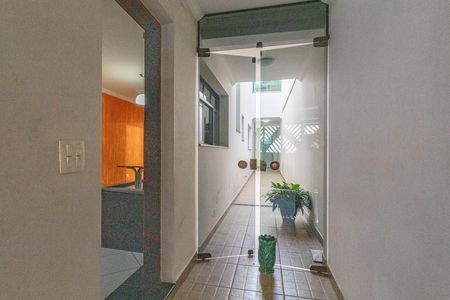Casa à venda com 250m², 4 quartos e 2 vagas Casa à venda com 250m², 4 quartos e 2 vagasEntrada