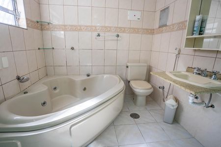 Casa à venda com 250m², 4 quartos e 2 vagas Casa à venda com 250m², 4 quartos e 2 vagasBanheiro da suíte 3