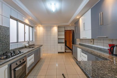 Casa à venda com 250m², 4 quartos e 2 vagas Casa à venda com 250m², 4 quartos e 2 vagasCozinha