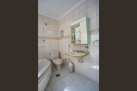 Casa à venda com 250m², 4 quartos e 2 vagas Casa à venda com 250m², 4 quartos e 2 vagasBanheiro da suíte 3