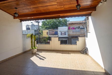 Casa à venda com 250m², 4 quartos e 2 vagas Casa à venda com 250m², 4 quartos e 2 vagasVaranda