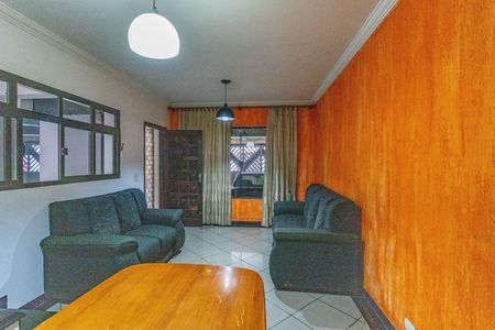 Casa à venda com 250m², 4 quartos e 2 vagas Casa à venda com 250m², 4 quartos e 2 vagasSala