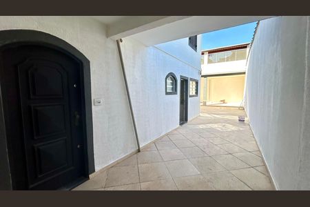Quintal de casa à venda com 3 quartos, 220m² em Parque Santo Antonio, Guarulhos