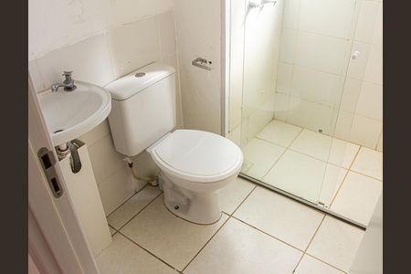 Banheiro social de apartamento para alugar com 2 quartos, 50m² em Santa Cruz, Rio de Janeiro