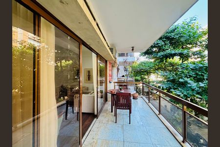 Apartamento à venda com 146m², 3 quartos e 1 vaga