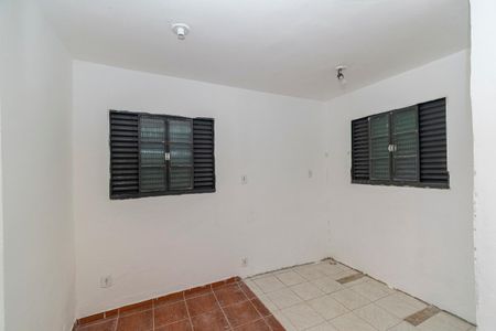 Casa para alugar com 35m², 1 quarto e sem vaga Casa para alugar com 35m², 1 quarto e sem vagaSala