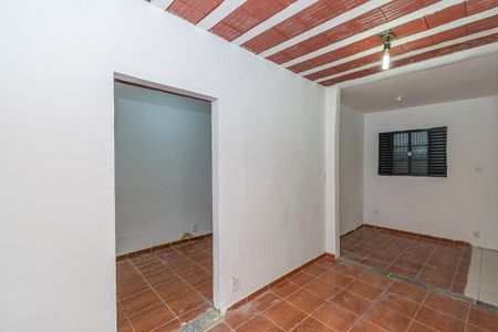 Casa para alugar com 35m², 1 quarto e sem vaga Casa para alugar com 35m², 1 quarto e sem vagaSala