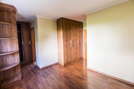 Casa de condomínio à venda com 600m², 4 quartos e 4 vagas Casa de condomínio à venda com 600m², 4 quartos e 4 vagasSuíte 4