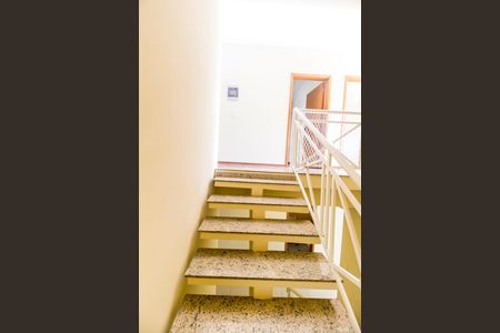 Casa de condomínio à venda com 600m², 4 quartos e 4 vagas Casa de condomínio à venda com 600m², 4 quartos e 4 vagasEscada