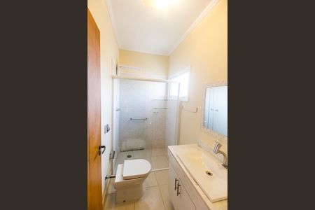 Casa de condomínio à venda com 600m², 4 quartos e 4 vagas Casa de condomínio à venda com 600m², 4 quartos e 4 vagasBanheiro da Suíte