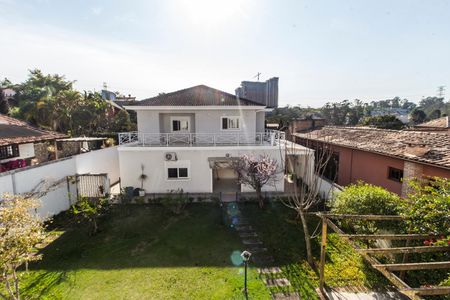 Casa de condomínio à venda com 600m², 4 quartos e 4 vagas Casa de condomínio à venda com 600m², 4 quartos e 4 vagasVista