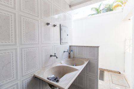 Casa de condomínio à venda com 600m², 4 quartos e 4 vagas Casa de condomínio à venda com 600m², 4 quartos e 4 vagasÁrea de Serviço