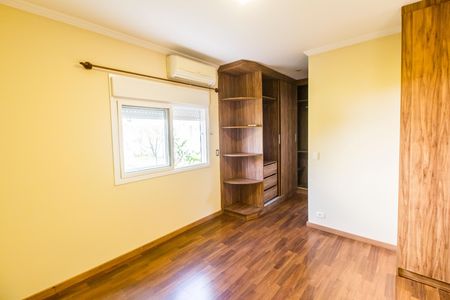 Casa de condomínio à venda com 600m², 4 quartos e 4 vagas Casa de condomínio à venda com 600m², 4 quartos e 4 vagasSuíte 4