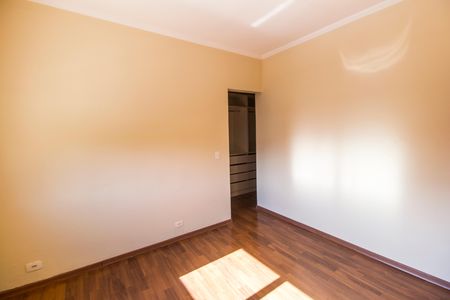 Casa de condomínio à venda com 600m², 4 quartos e 4 vagas Casa de condomínio à venda com 600m², 4 quartos e 4 vagasSuíte 2