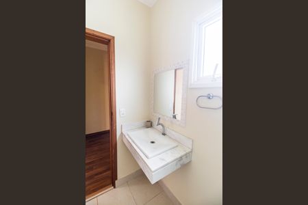 Casa de condomínio à venda com 600m², 4 quartos e 4 vagas Casa de condomínio à venda com 600m², 4 quartos e 4 vagasBanheiro da Suíte
