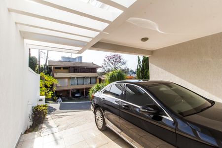 Casa de condomínio à venda com 600m², 4 quartos e 4 vagas Casa de condomínio à venda com 600m², 4 quartos e 4 vagasGaragem