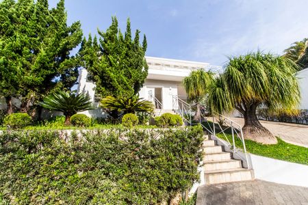 Casa de condomínio à venda com 600m², 4 quartos e 4 vagas Casa de condomínio à venda com 600m², 4 quartos e 4 vagasVista da Rua