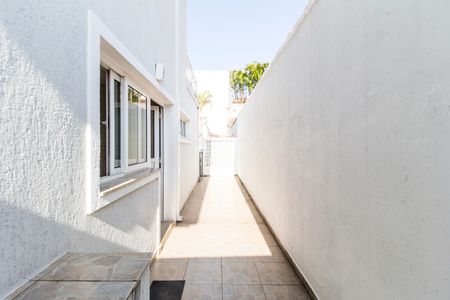 Casa de condomínio à venda com 600m², 4 quartos e 4 vagas Casa de condomínio à venda com 600m², 4 quartos e 4 vagasCorredor