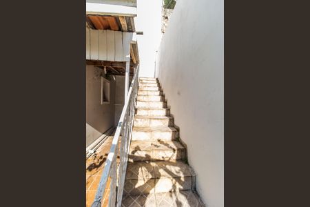 Casa de condomínio à venda com 600m², 4 quartos e 4 vagas Casa de condomínio à venda com 600m², 4 quartos e 4 vagasEscada