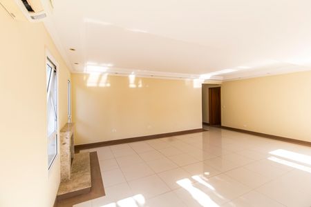 Casa de condomínio à venda com 600m², 4 quartos e 4 vagas Casa de condomínio à venda com 600m², 4 quartos e 4 vagasSala