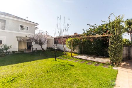 Casa de condomínio à venda com 600m², 4 quartos e 4 vagas Casa de condomínio à venda com 600m², 4 quartos e 4 vagasQuintal