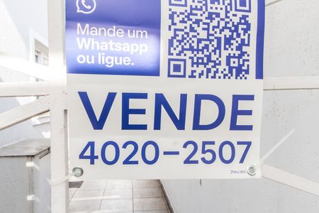 Casa de condomínio à venda com 600m², 4 quartos e 4 vagas Casa de condomínio à venda com 600m², 4 quartos e 4 vagasVista da Rua