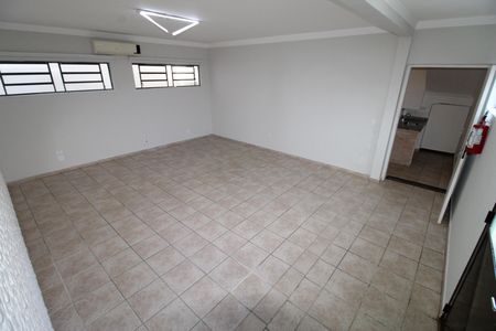 Casa para alugar com 90m², 1 quarto e 2 vagasSala