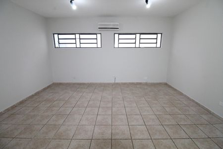 Casa para alugar com 90m², 1 quarto e 2 vagasQuarto