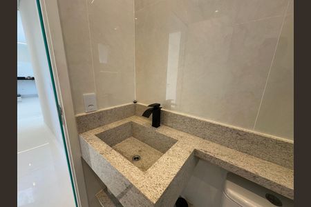 Apartamento à venda com 80m², 3 quartos e 2 vagas Apartamento à venda com 80m², 3 quartos e 2 vagasBanheiro Social