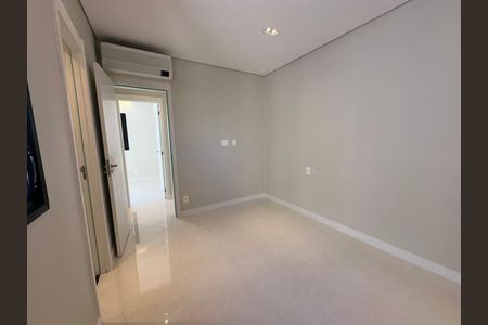 Apartamento à venda com 80m², 3 quartos e 2 vagas Apartamento à venda com 80m², 3 quartos e 2 vagasSuíte