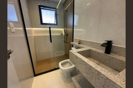 Apartamento à venda com 80m², 3 quartos e 2 vagas Apartamento à venda com 80m², 3 quartos e 2 vagasBanheiro da Suíte