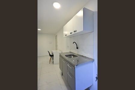 Cozinha de kitnet/studio para alugar com 1 quarto, 20m² em Ferreira, São Paulo