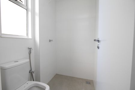 Banheiro de kitnet/studio à venda com 1 quarto, 43m² em Barro Preto, Belo Horizonte