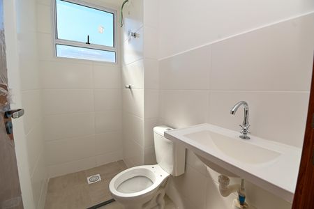 Banheiro de apartamento para alugar com 2 quartos, 55m² em Praia, Contagem