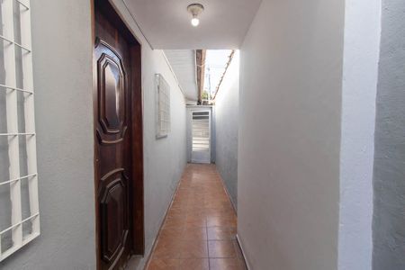 Casa à venda com 70m², 2 quartos e 2 vagasCorredor externo