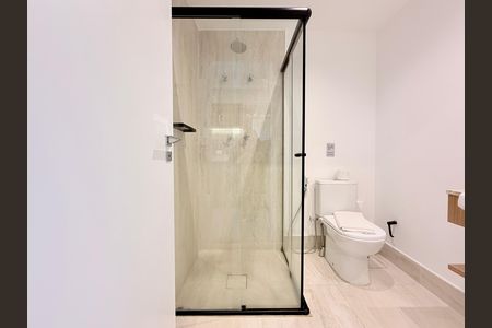 Banheiro  de kitnet/studio para alugar com 1 quarto, 25m² em Santo Amaro, São Paulo