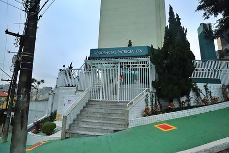 Fachada de apartamento à venda com 3 quartos, 90m² em Pinheirinho, Santo André