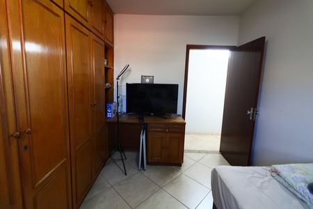 Casa à venda com 208m², 5 quartos e 4 vagasQuarto 2
