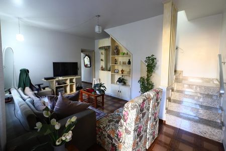 Casa à venda com 5 quartos, 208m² em Bussocaba, Osasco