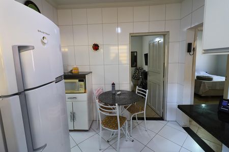Casa à venda com 208m², 5 quartos e 4 vagasCozinha 2