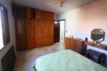 Casa à venda com 208m², 5 quartos e 4 vagasQuarto 3