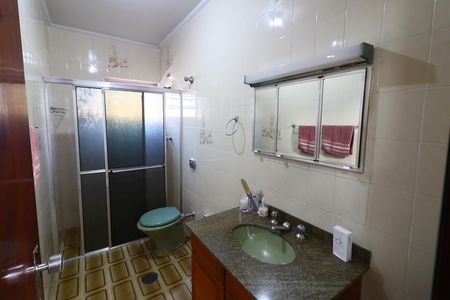 Casa à venda com 208m², 5 quartos e 4 vagasBanheiro 1