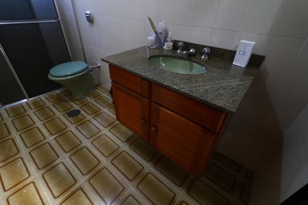 Casa à venda com 208m², 5 quartos e 4 vagasBanheiro 1