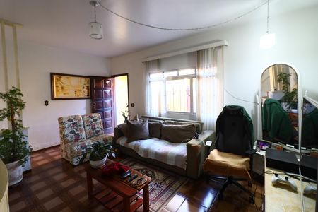 Casa à venda com 208m², 5 quartos e 4 vagasSala
