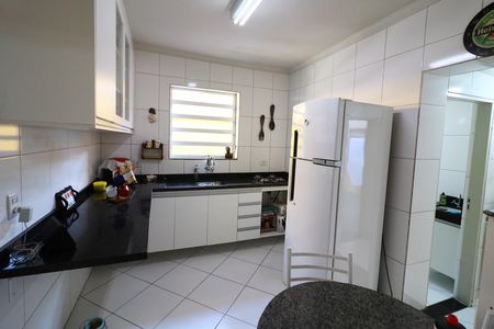 Casa à venda com 208m², 5 quartos e 4 vagasCozinha 2